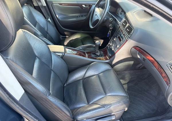 Volvo V70 cena 23900 przebieg: 240000, rok produkcji 2007 z Okonek małe 781